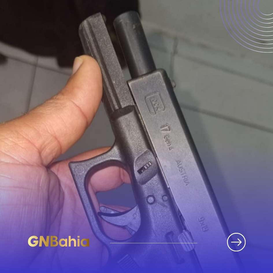 PM apreende pistola e suspeitos tentam subornar policiais em Arraial d’Ajuda