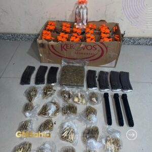 PM apreende drogas, carregadores e mais de 370 munições de fuzil em Eunápolis