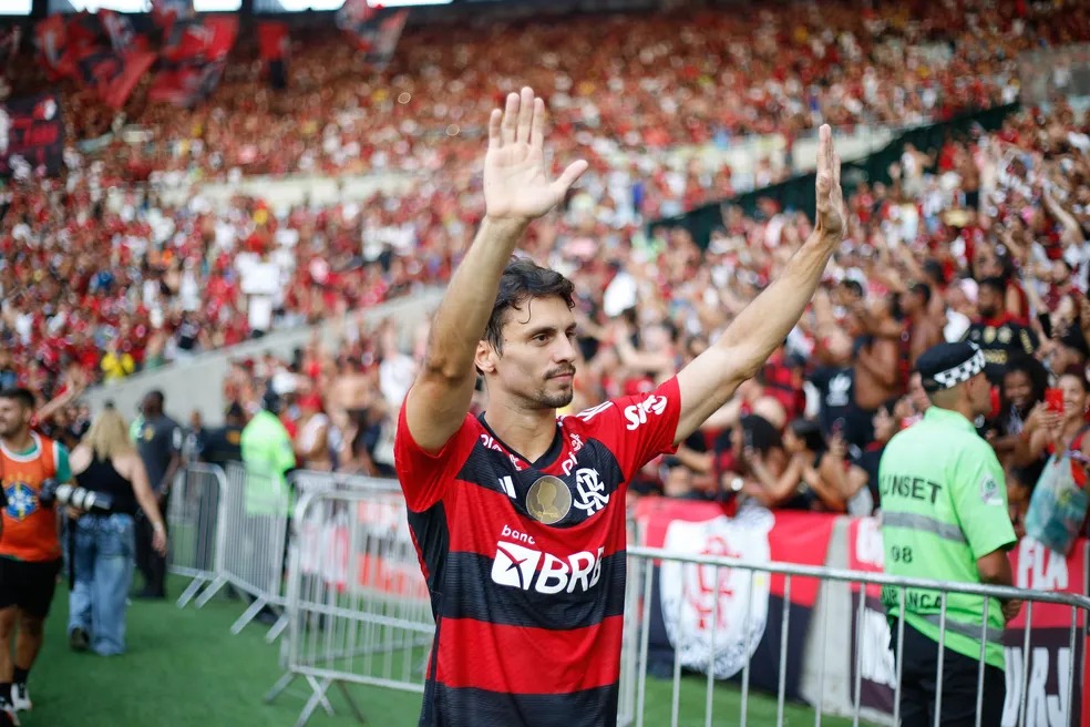 Rodrigo Caio retorna ao Flamengo e integra comissão técnica de Filipe Luís