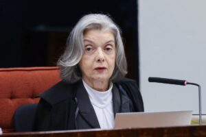 Cármen Lúcia “força” Lula a indicar mulher ao TSE
