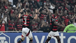 Flamengo vence a LDU e entra na zona de classificação às oitavas da Libertadores