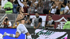 Guga marca golaço no fim, e Fluminense vence Vasco de virada no Brasileirão