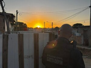Operação da Polícia Civil prende quatro suspeitos de participação em morte após “tribunal do crime” em Porto Seguro