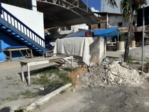 Feira do Bueiro está abandonada pelo prefeito Robério Oliveira