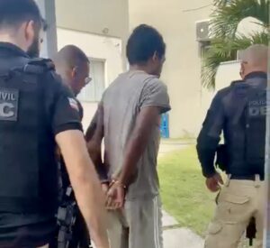 Homem é preso em Eunápolis após degolar cachorro da família e agredir mãe e irmão