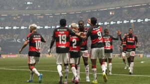 Flamengo atropela o Atlético-MG e assusta o Brasil com futebol envolvente na Arena MRV