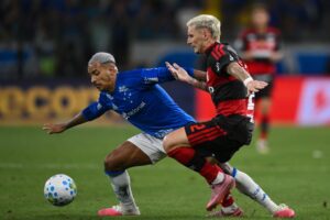 Cruzeiro vence o Flamengo de virada no Mineirão