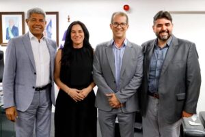 Existe um velho ditado que atravessa gerações: “Quem se mistura com porcos, farelo come.